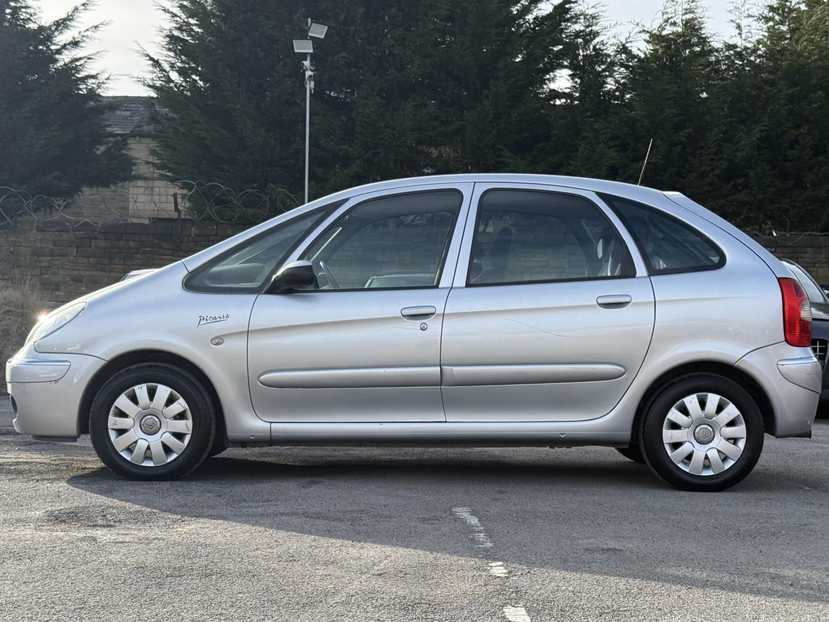 Citroen Xsara Picasso 1.6i 16V Exclusive MPV 5dr Petrol Manual (172 g/km, 110 bhp)