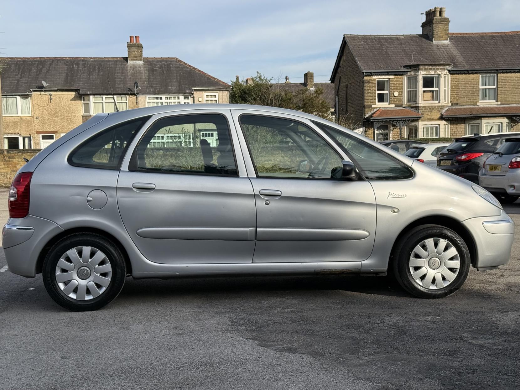 Citroen Xsara Picasso 1.6i 16V Exclusive MPV 5dr Petrol Manual (172 g/km, 110 bhp)