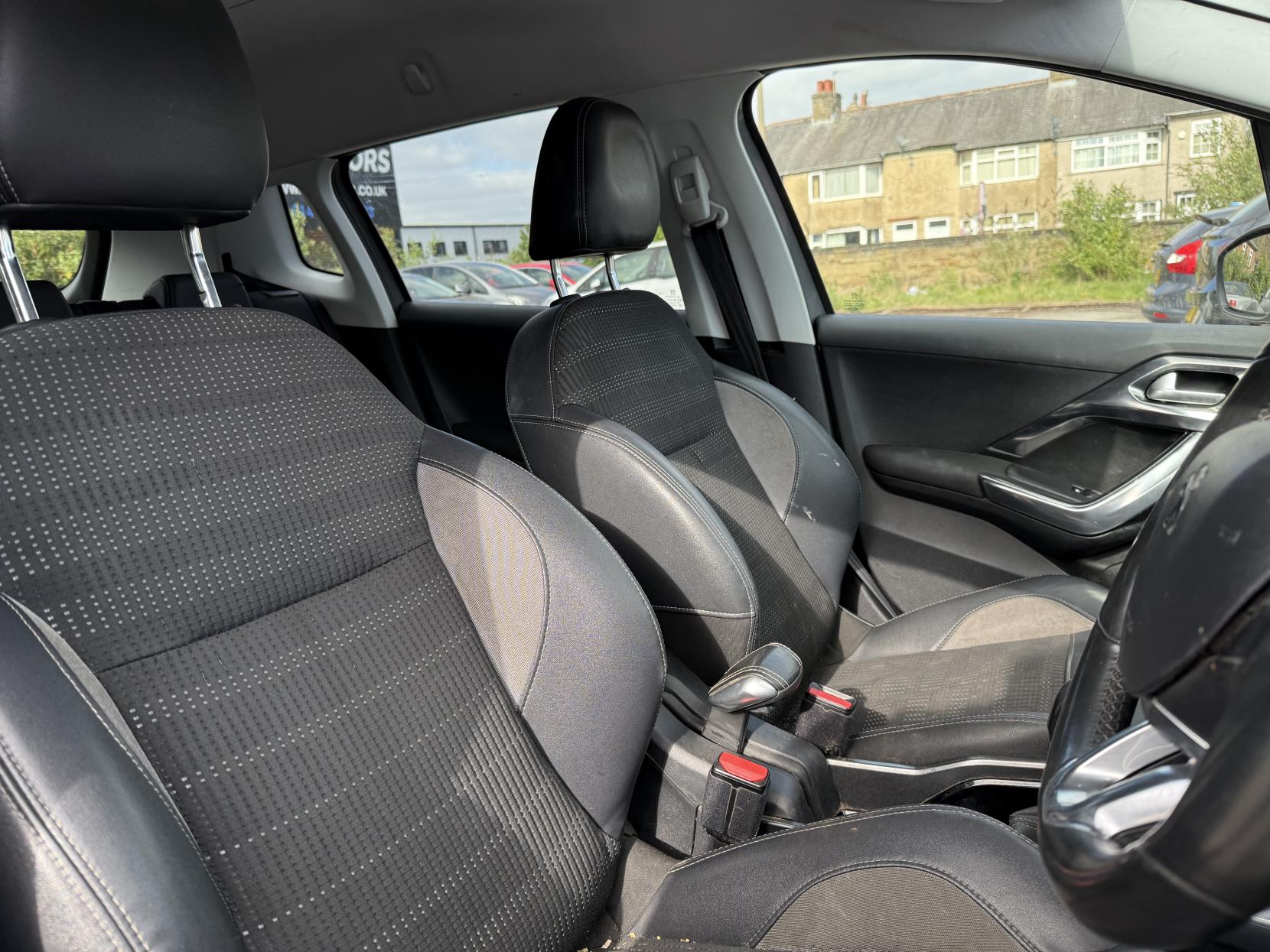 Peugeot 2008 1.6 e-HDi Allure SUV 5dr Diesel Manual Euro 5 (s/s) (92 ps)